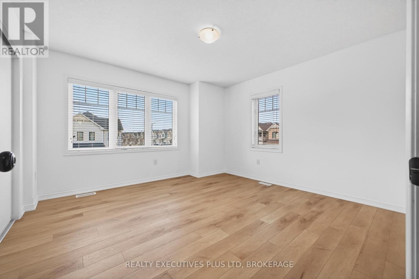 7829 BUCKEYE CRESCENT Image 32