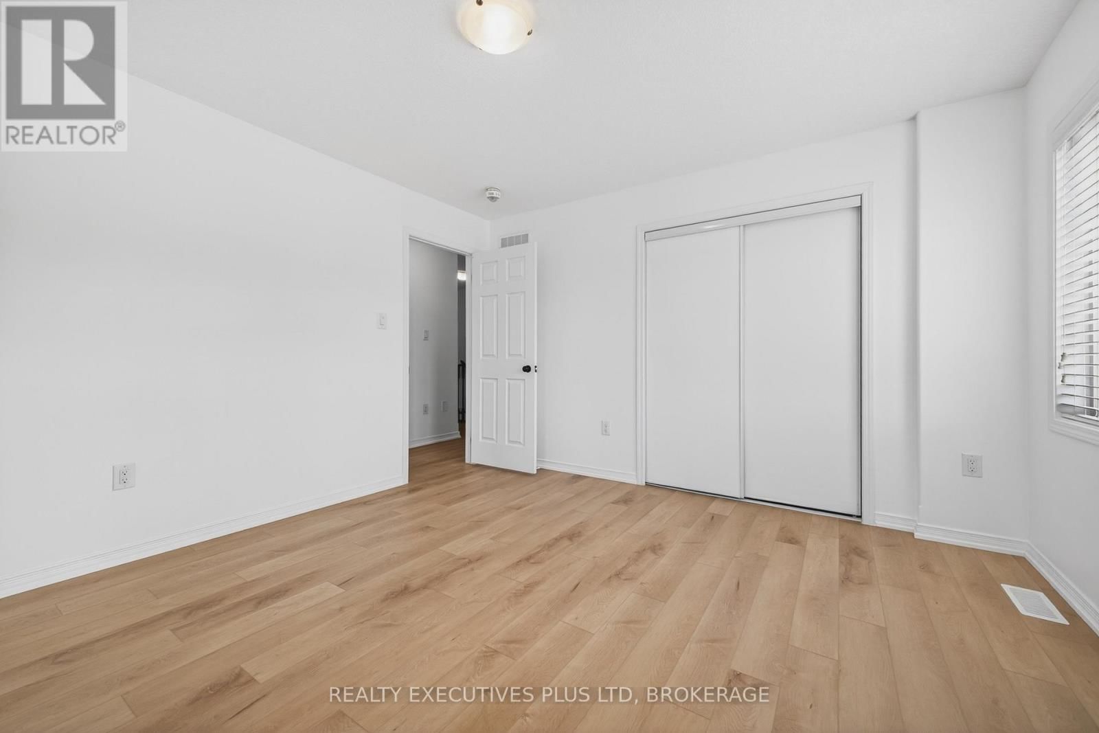 7829 BUCKEYE CRESCENT Image 33