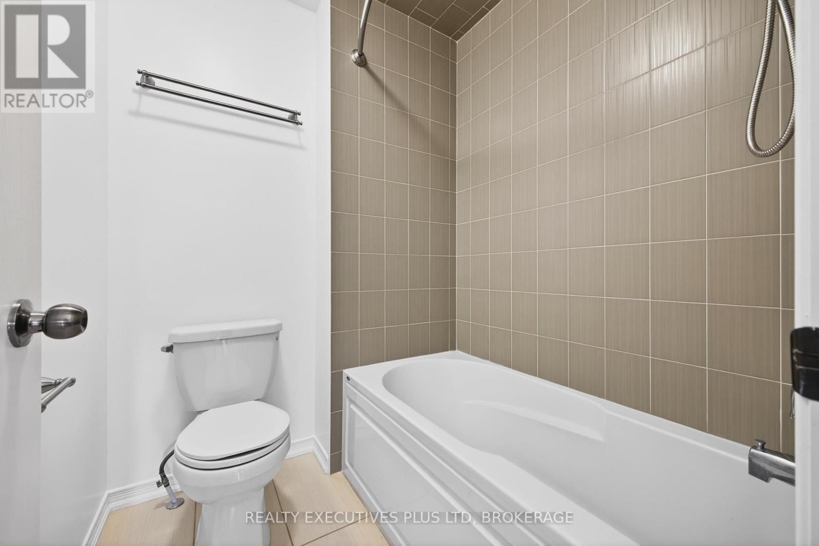 7829 BUCKEYE CRESCENT Image 38