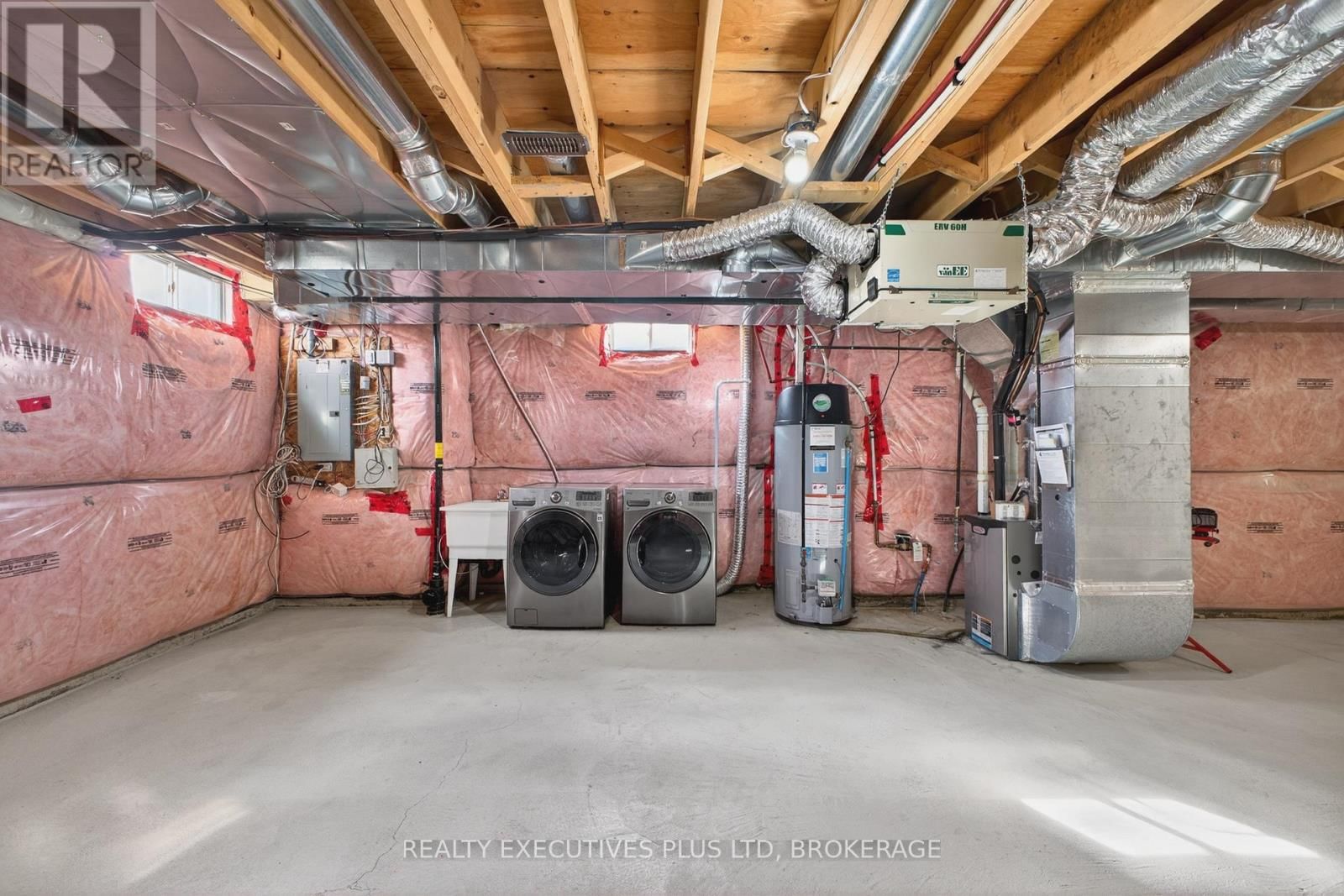 7829 BUCKEYE CRESCENT Image 41