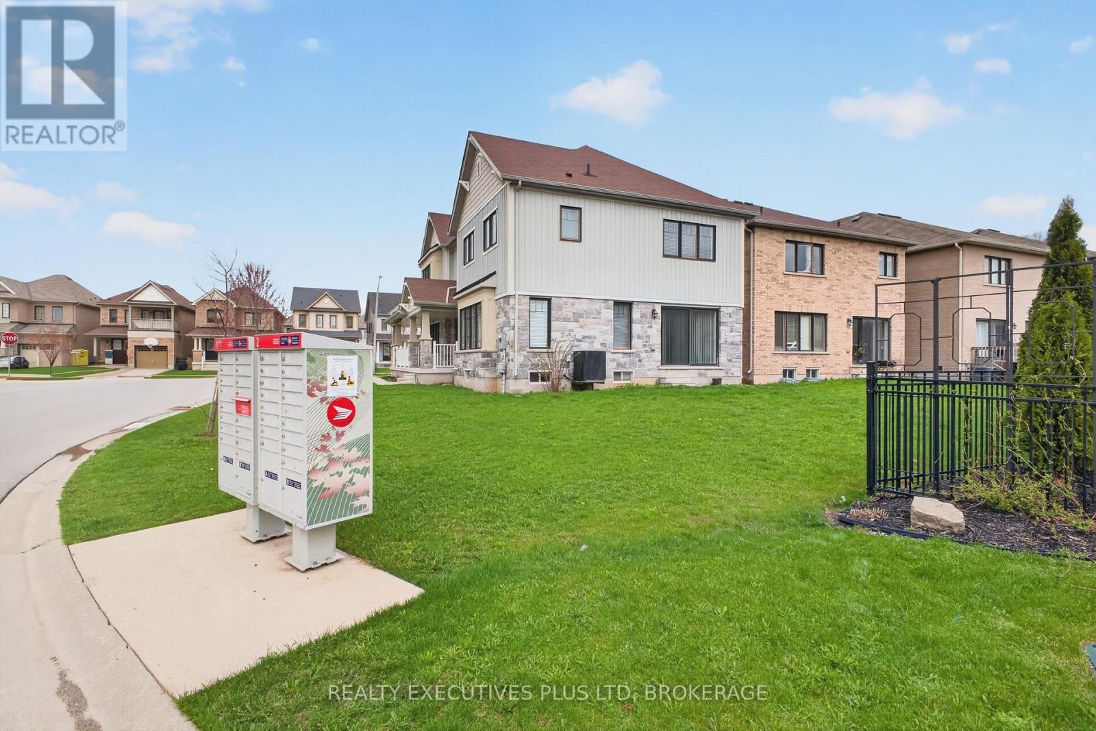 7829 BUCKEYE CRESCENT Image 44