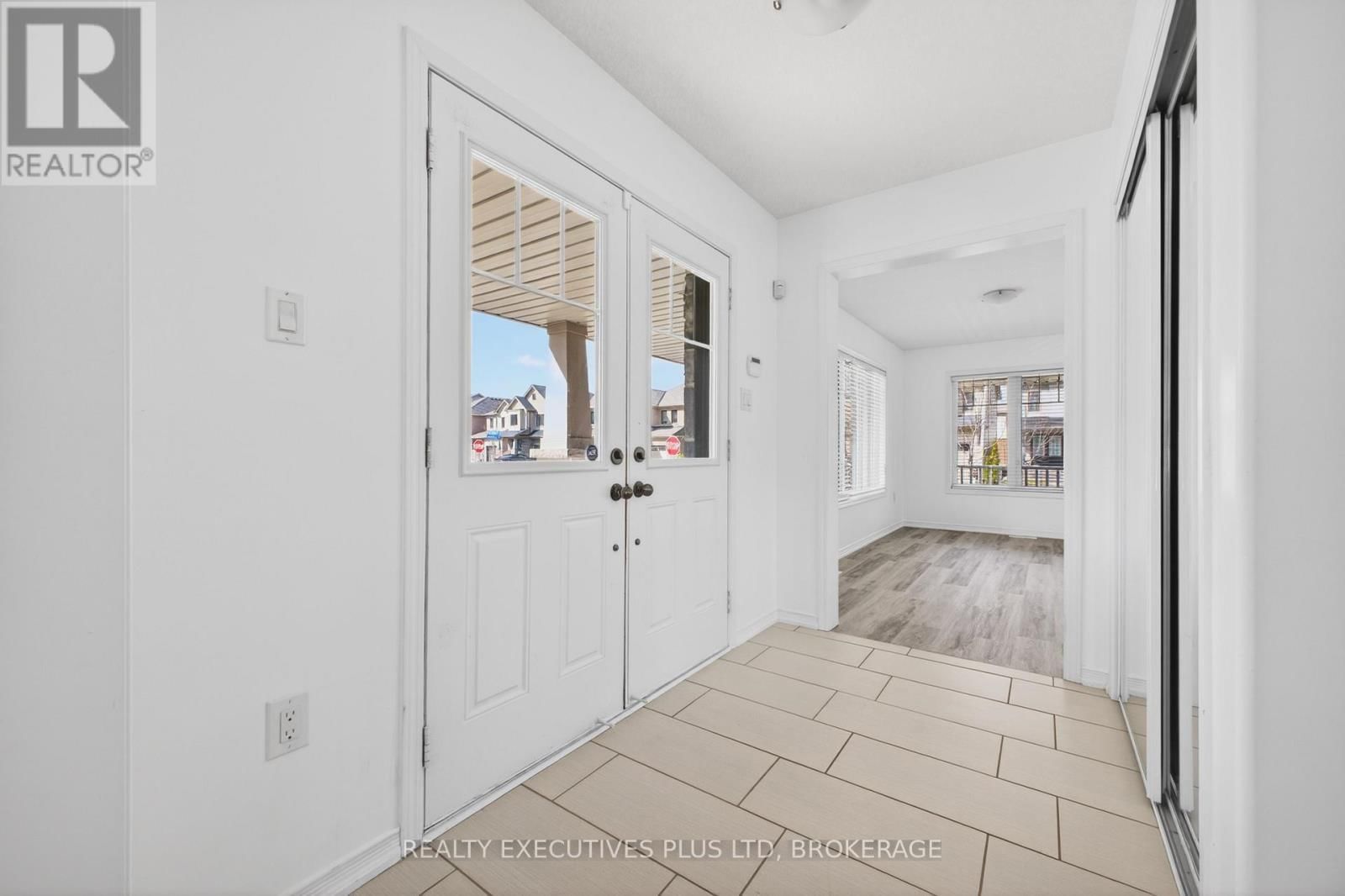 7829 BUCKEYE CRESCENT Image 5