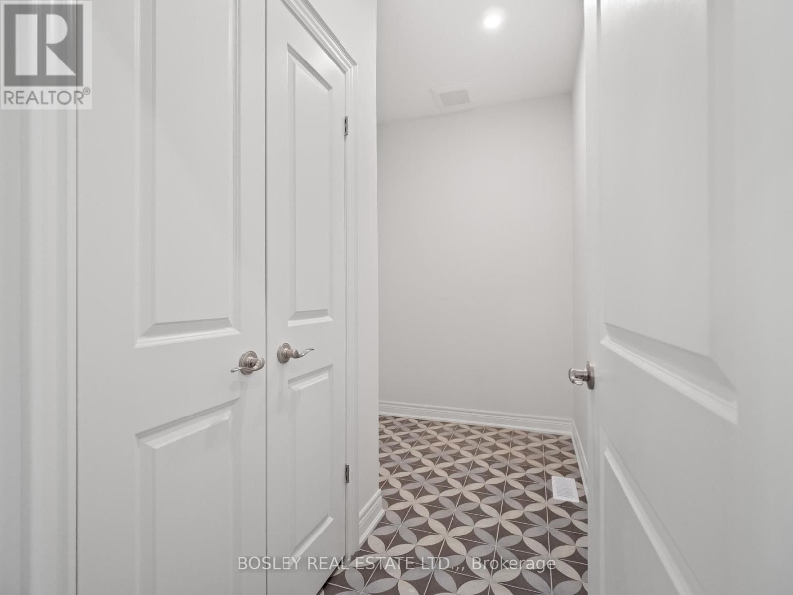 512 ROYAL RIDGE DRIVE Image 14