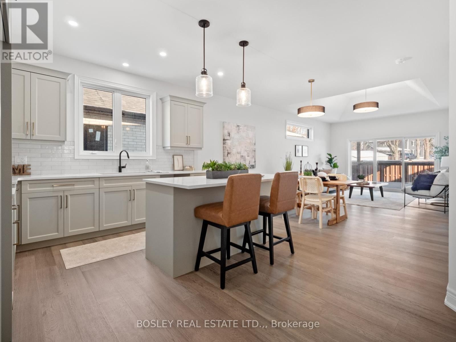 512 ROYAL RIDGE DRIVE Image 3