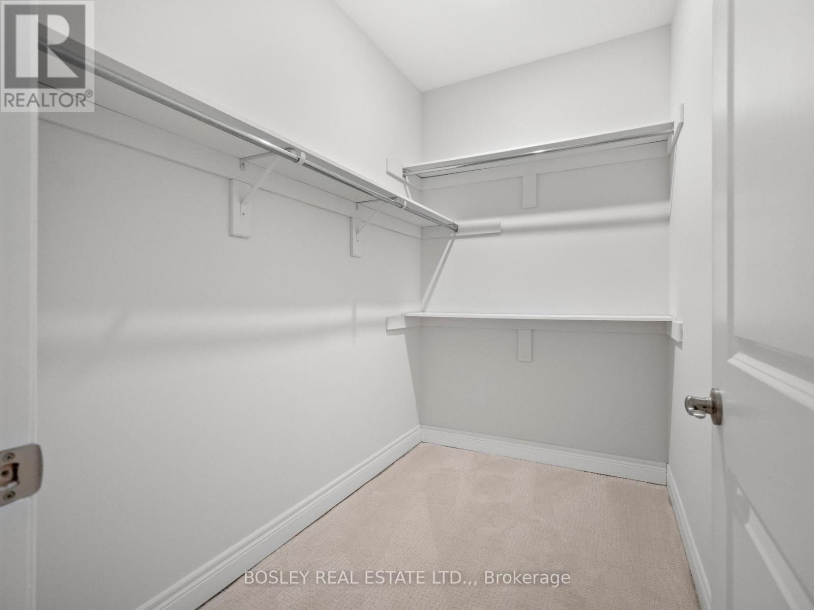 512 ROYAL RIDGE DRIVE Image 9