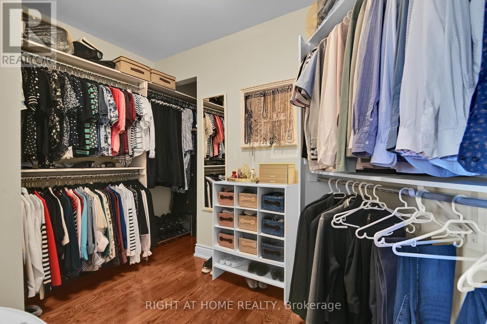 131 ISSAM PRIVATE Image 24