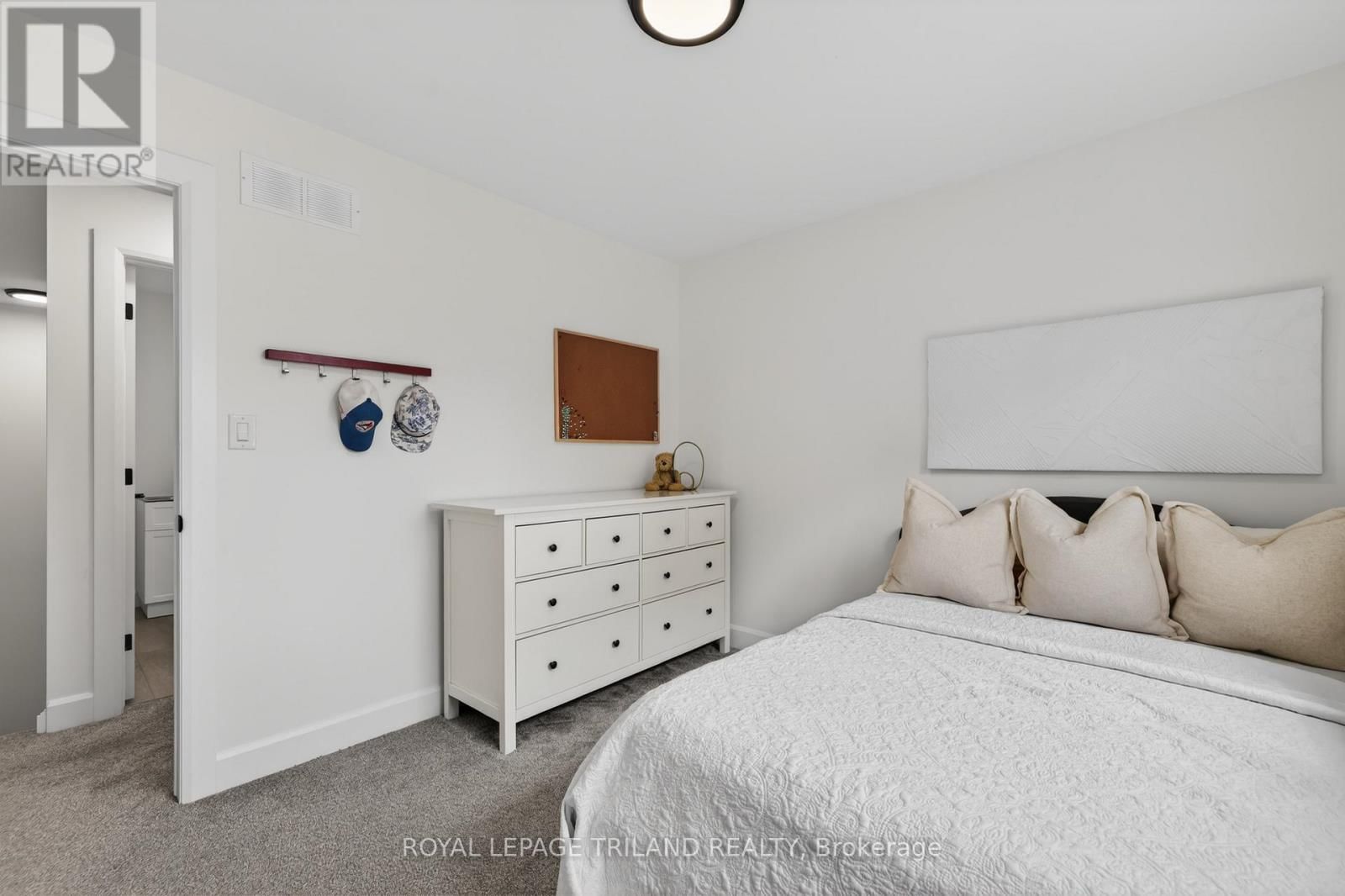 51253 ASHTON STREET Image 26