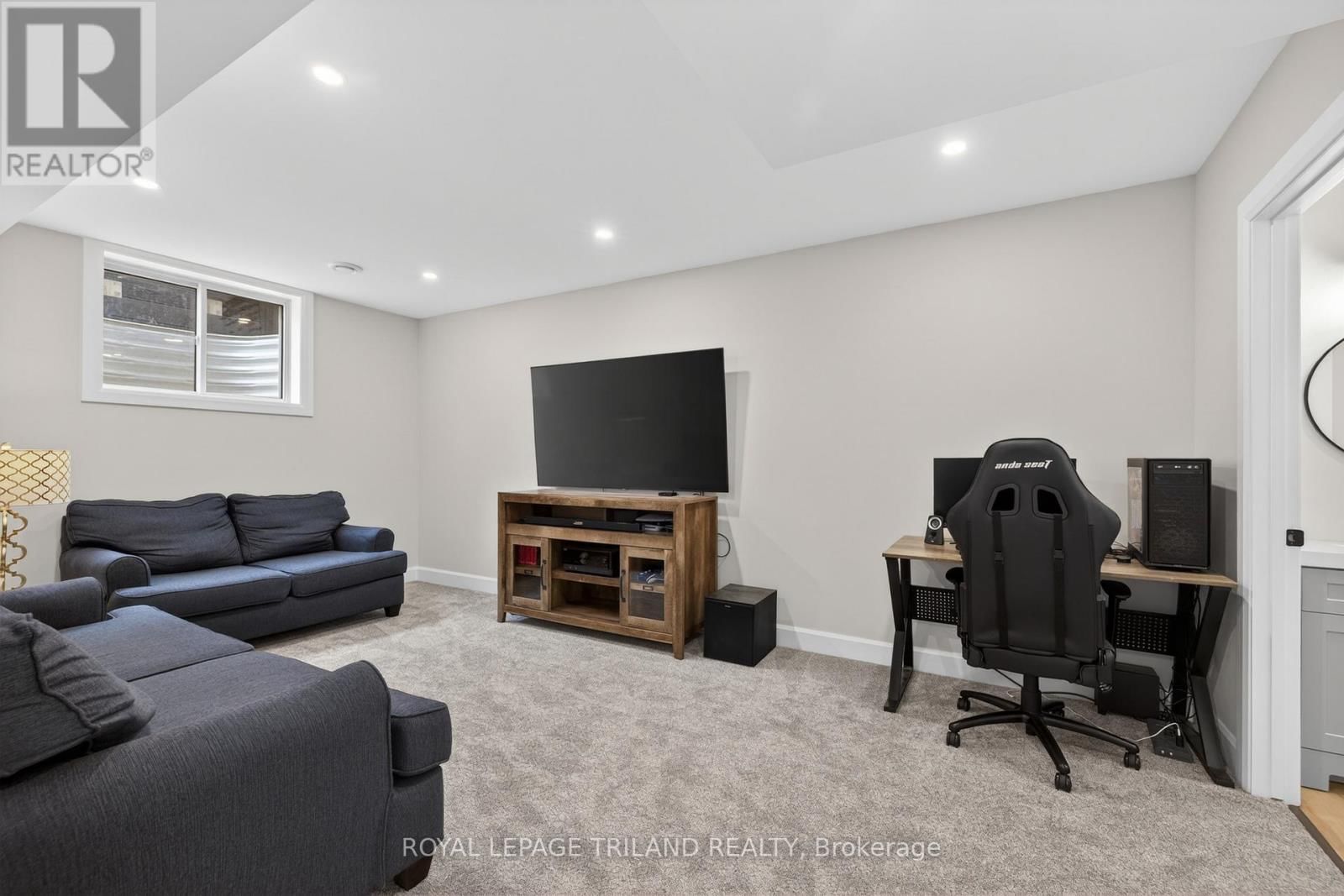 51253 ASHTON STREET Image 33