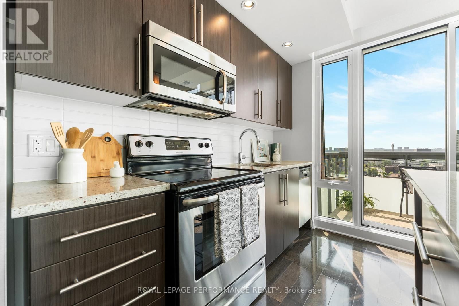 1504 - 238 BESSERER STREET Image 10