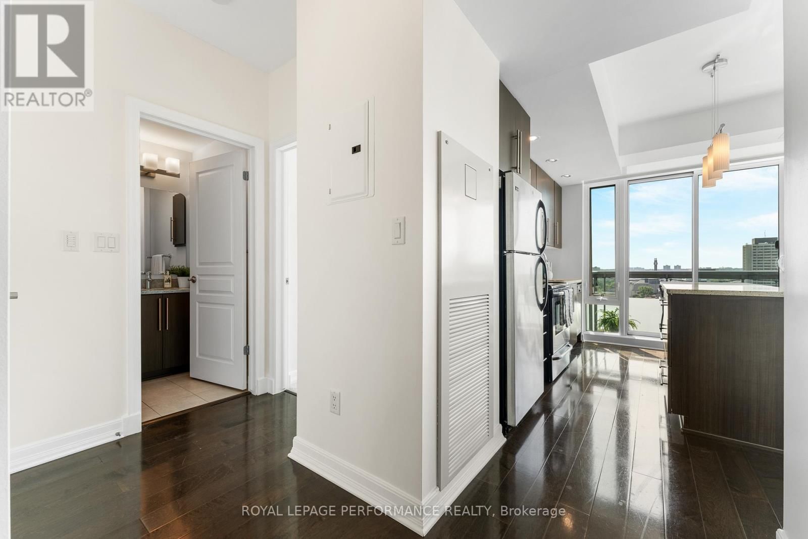 1504 - 238 BESSERER STREET Image 27