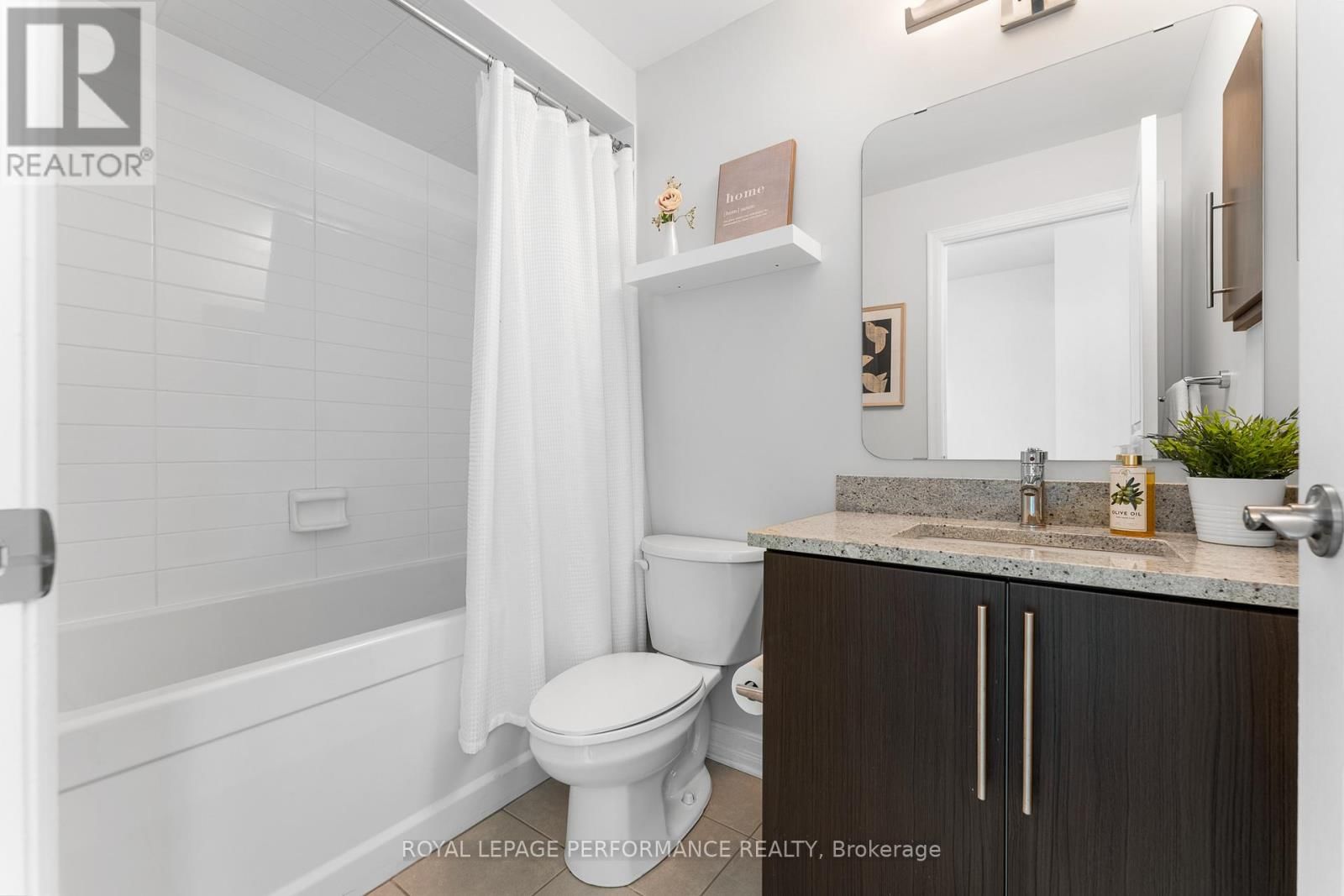 1504 - 238 BESSERER STREET Image 31