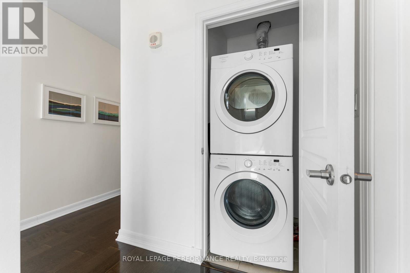 1504 - 238 BESSERER STREET Image 32