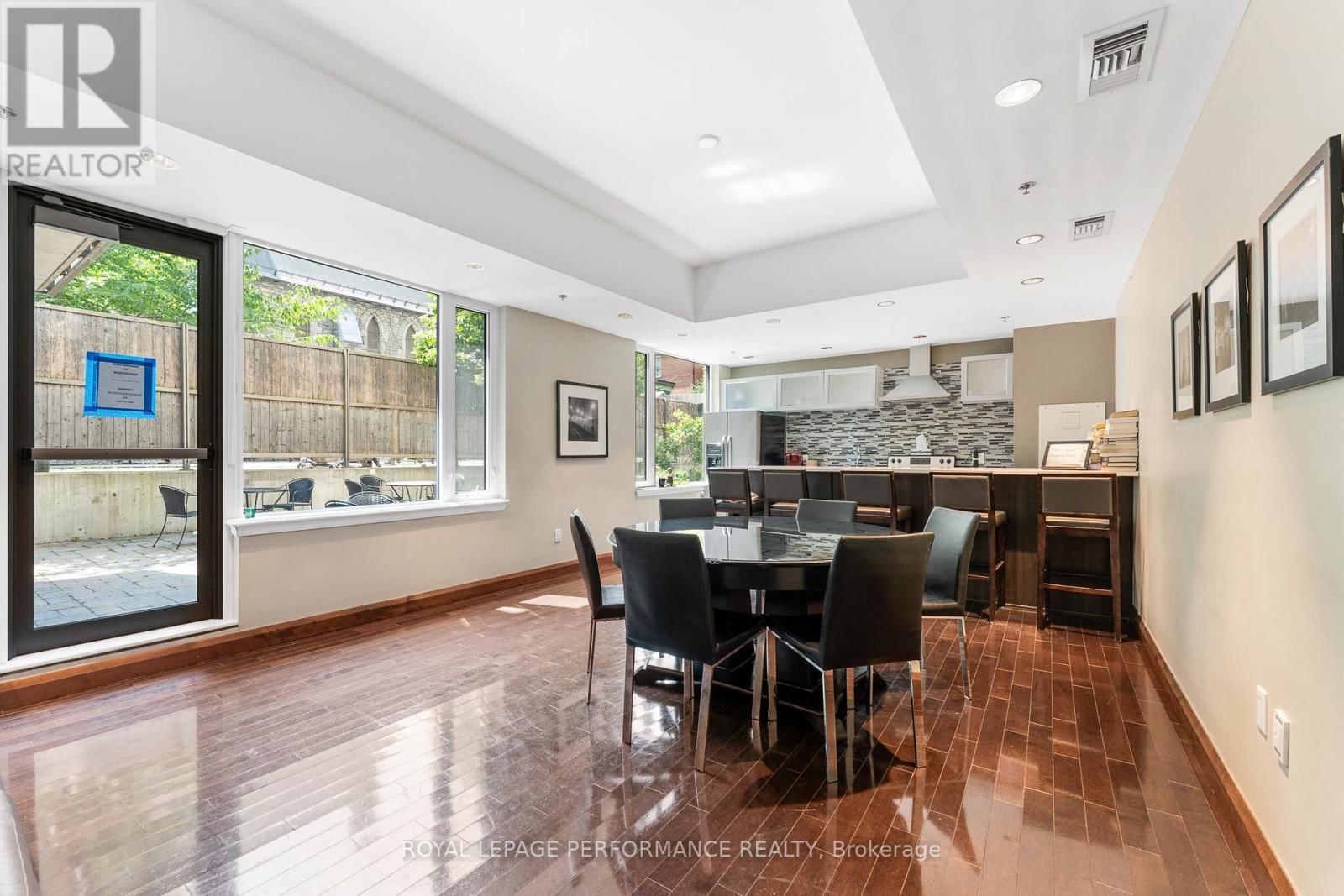 1504 - 238 BESSERER STREET Image 39