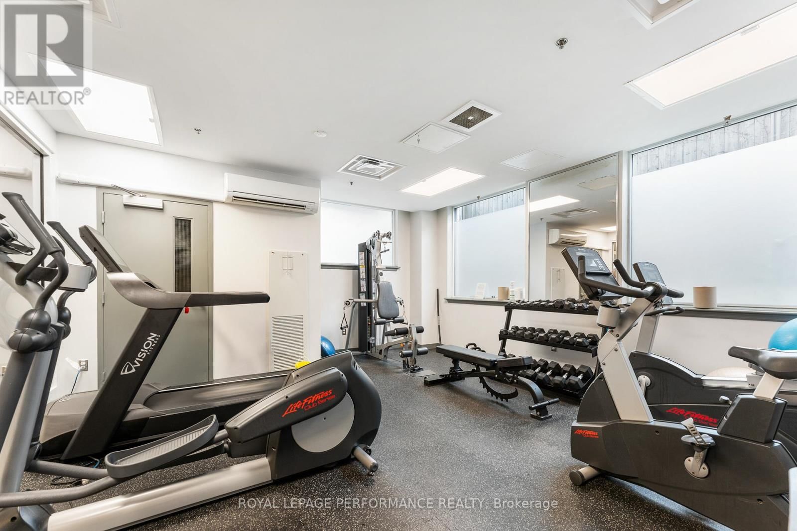 1504 - 238 BESSERER STREET Image 42