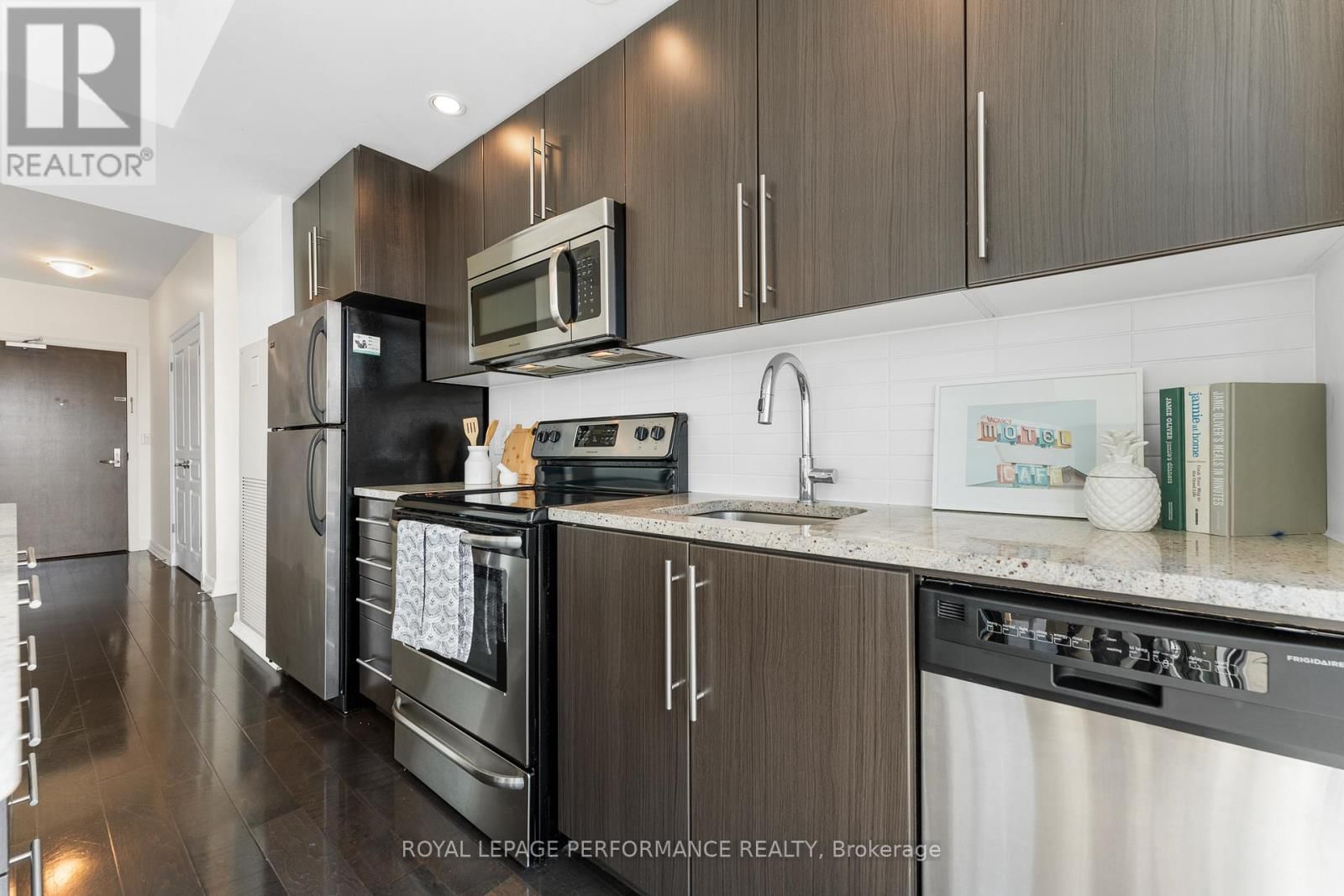 1504 - 238 BESSERER STREET Image 7