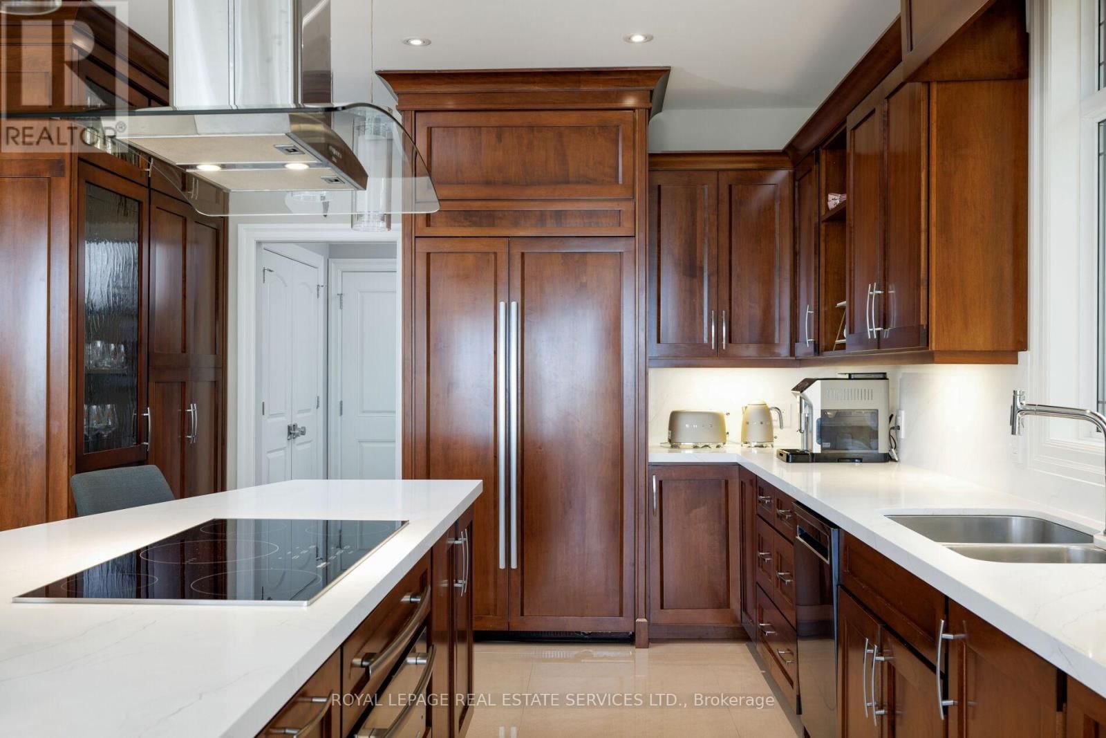 3 - 61 LAKE STREET Image 11