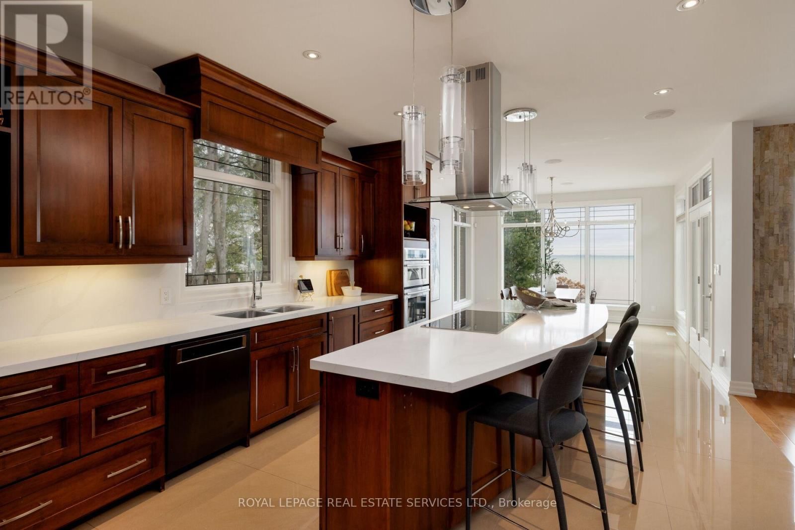 3 - 61 LAKE STREET Image 12