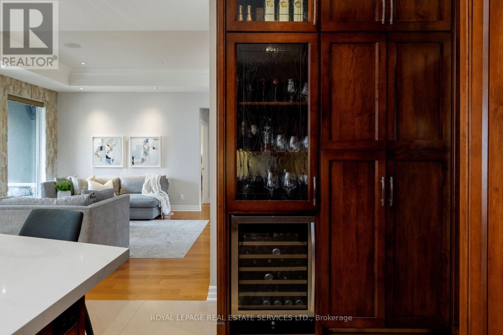 3 - 61 LAKE STREET Image 13