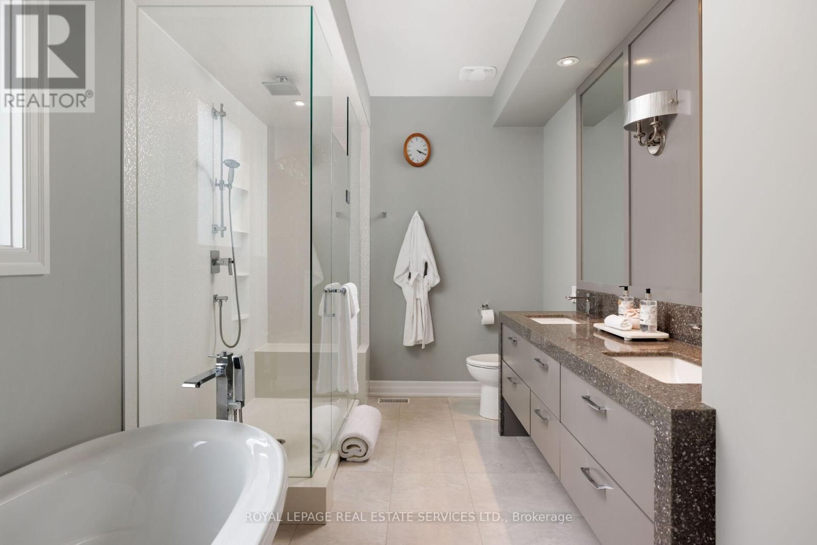 3 - 61 LAKE STREET Image 19