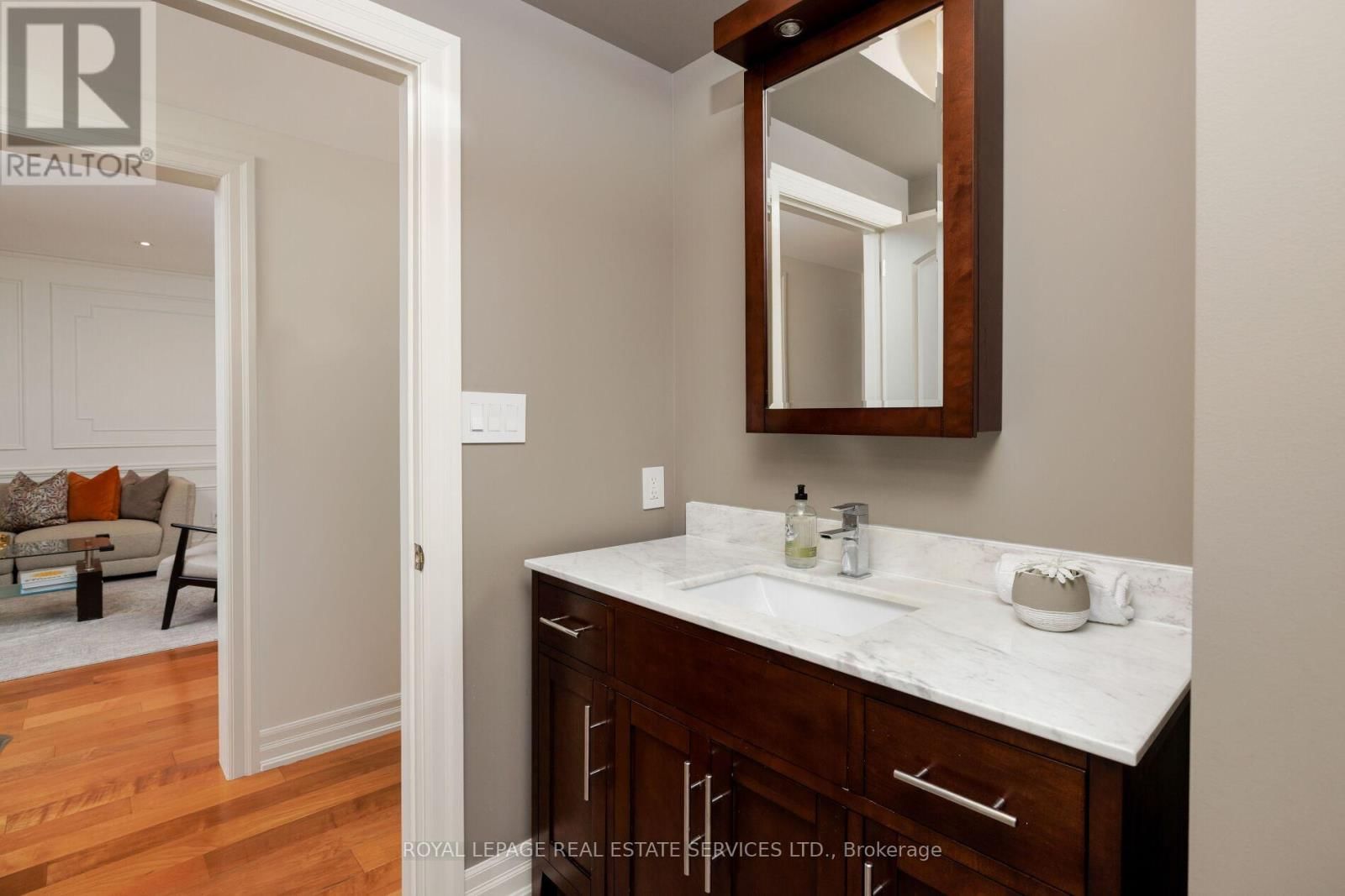 3 - 61 LAKE STREET Image 32