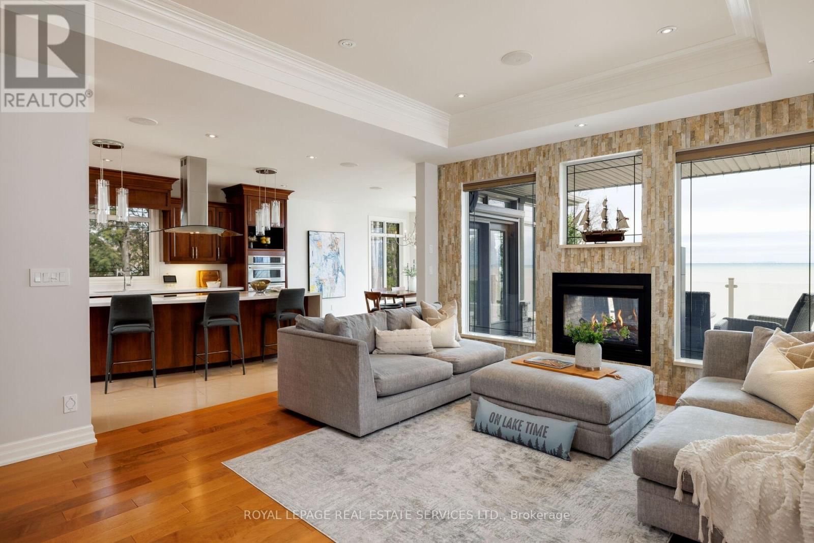 3 - 61 LAKE STREET Image 8