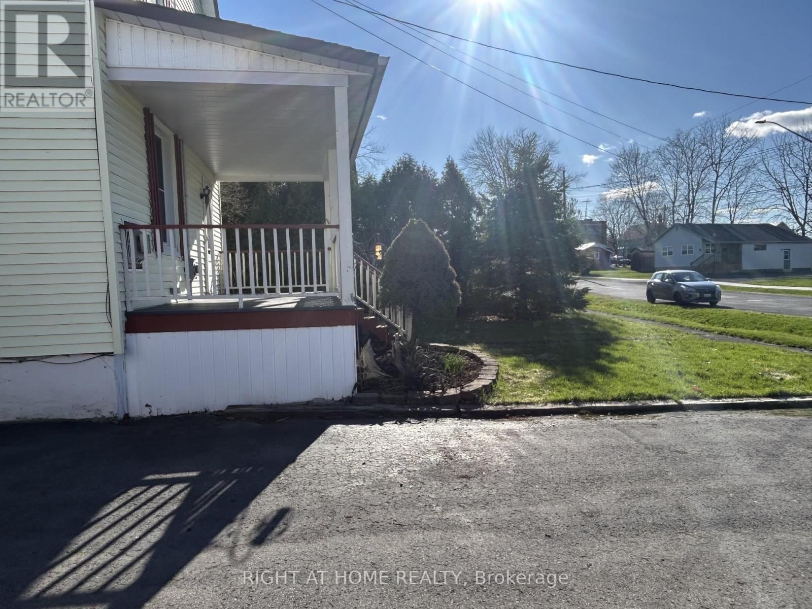 9 MAUD STREET Image 16