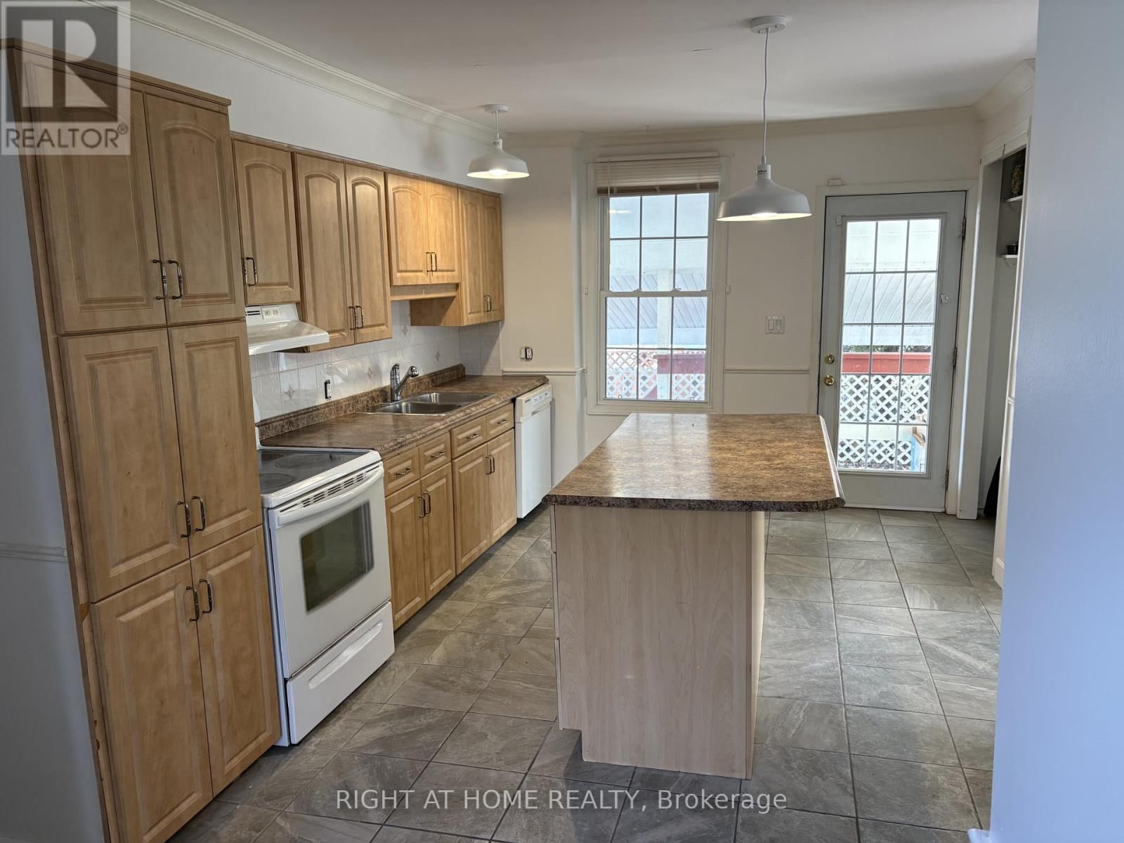 9 MAUD STREET Image 2