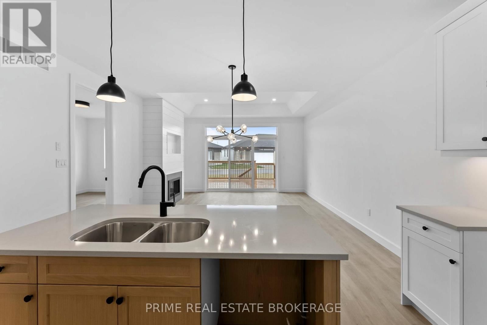 9 - 94 COASTAL CRESCENT Image 13