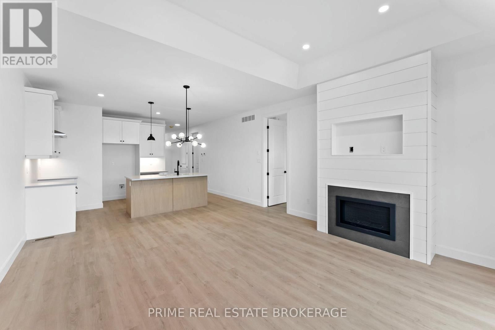 9 - 94 COASTAL CRESCENT Image 14