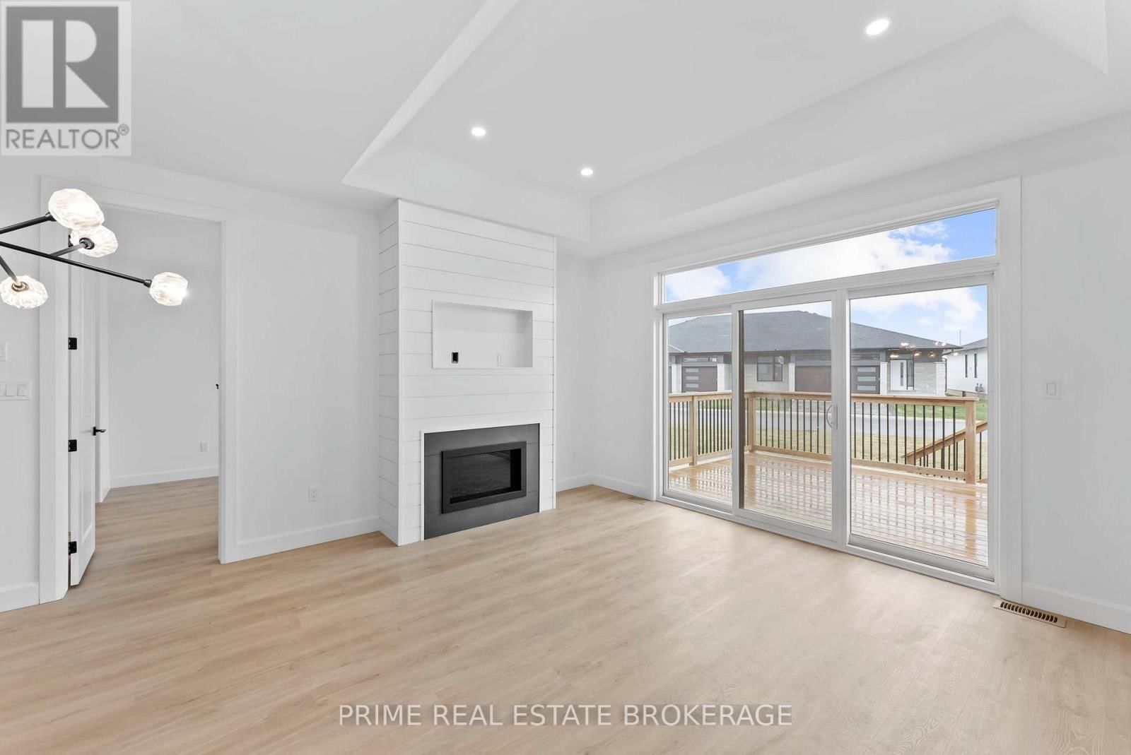 9 - 94 COASTAL CRESCENT Image 16