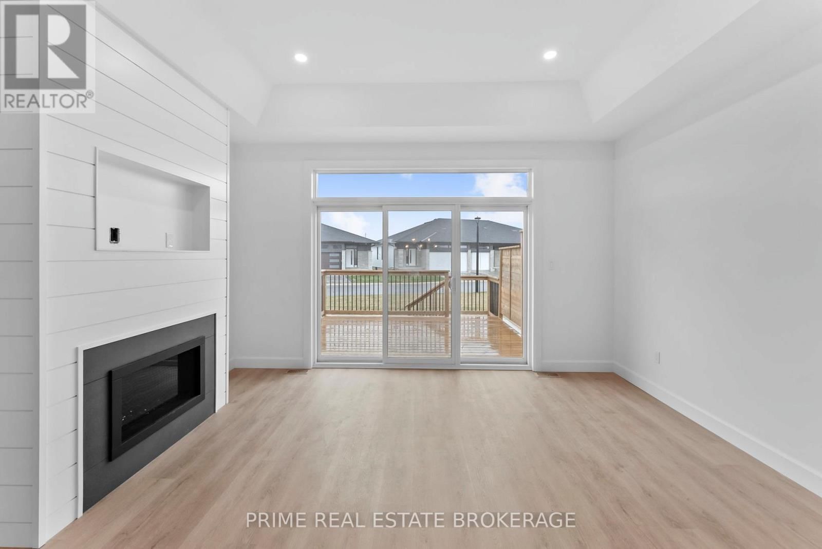 9 - 94 COASTAL CRESCENT Image 17