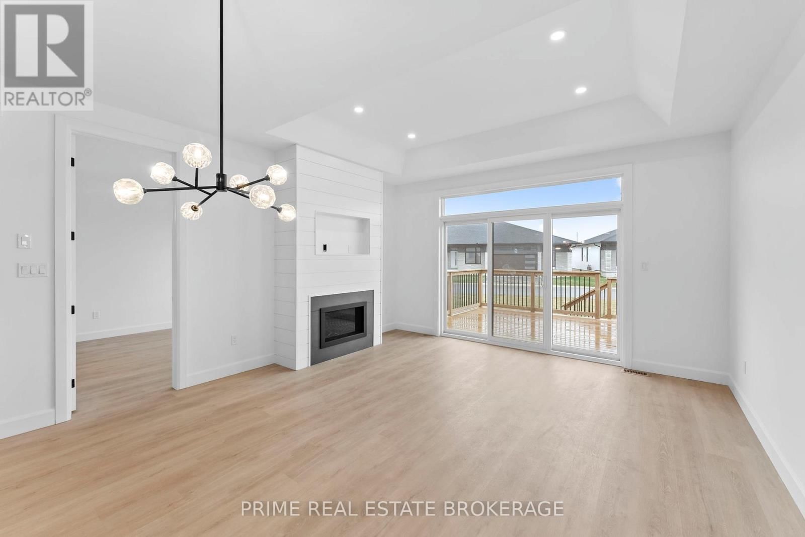 9 - 94 COASTAL CRESCENT Image 18