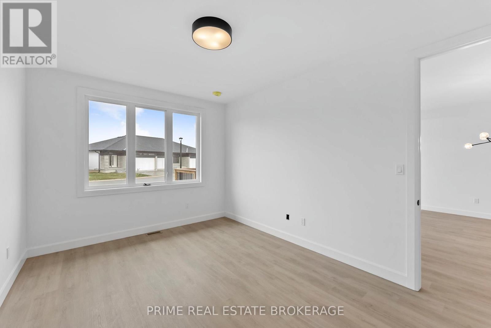 9 - 94 COASTAL CRESCENT Image 19