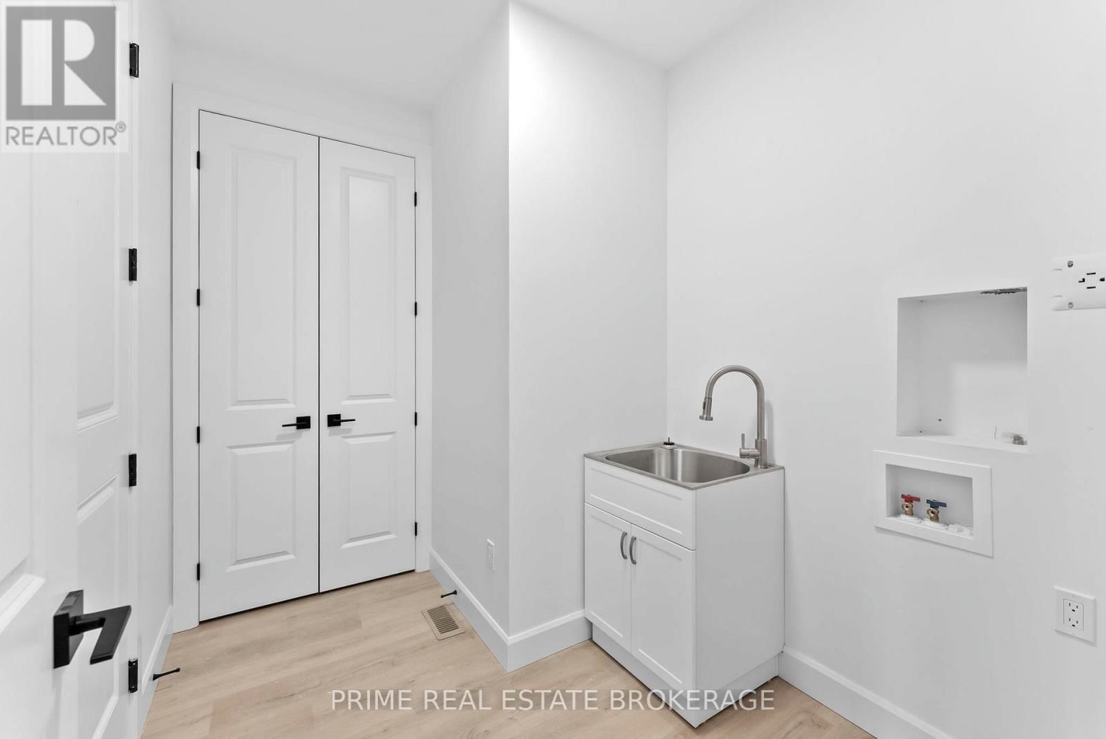 9 - 94 COASTAL CRESCENT Image 23