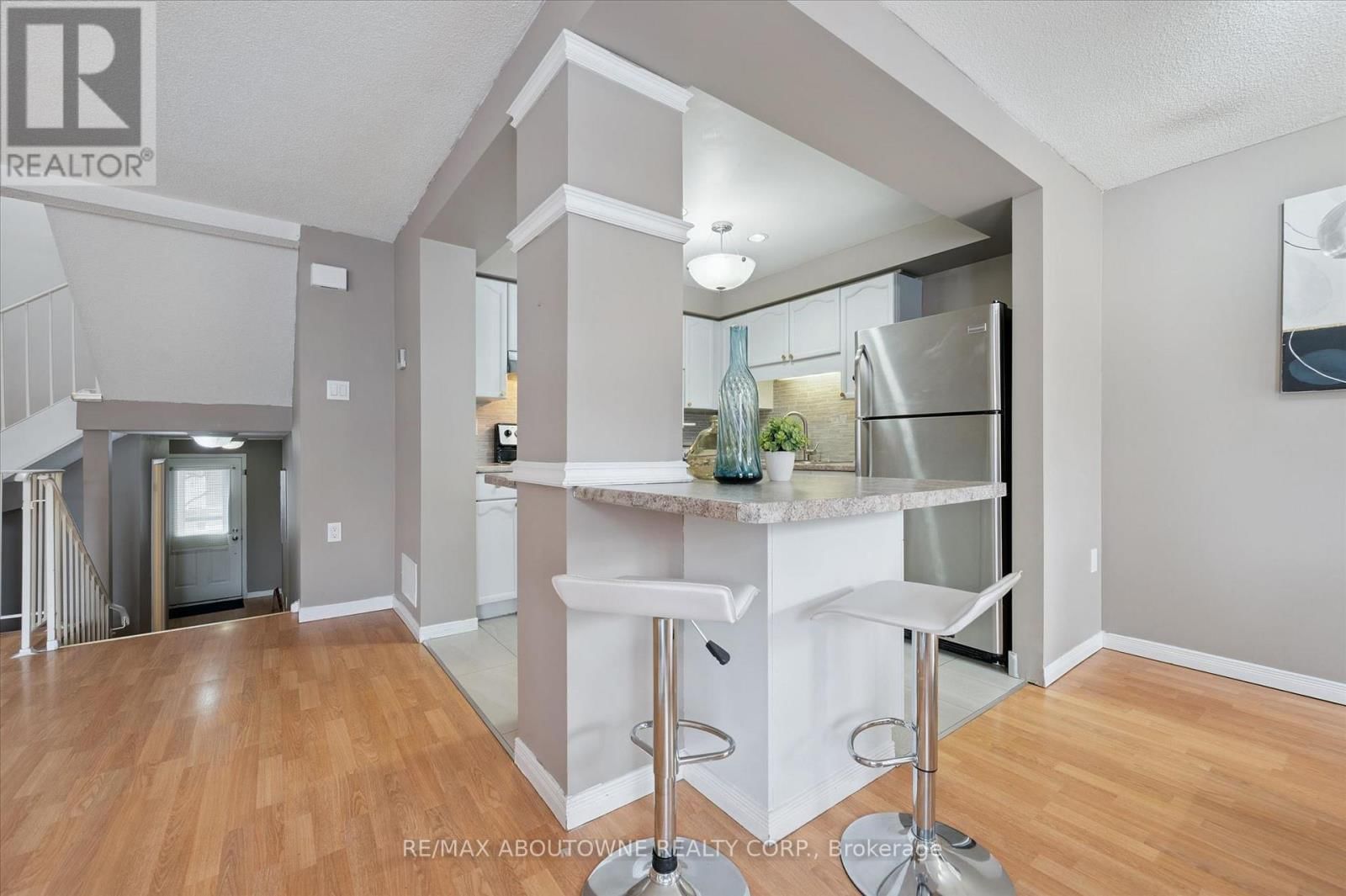 25 - 365 PIONEER DRIVE Image 11