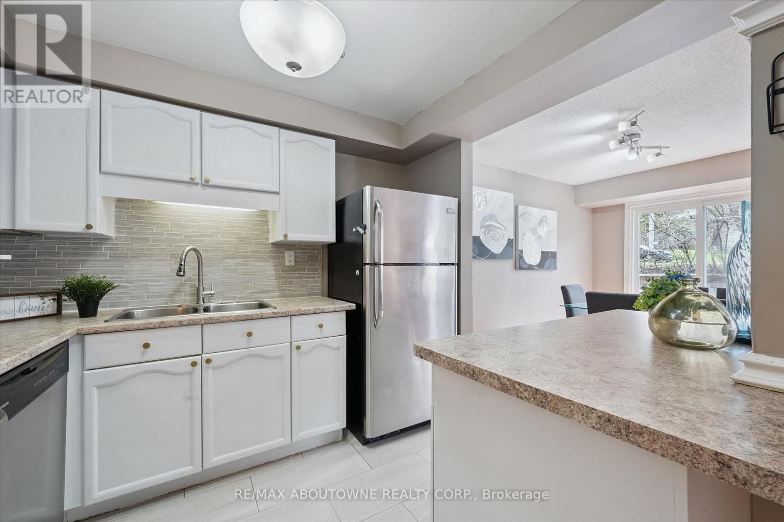 25 - 365 PIONEER DRIVE Image 13