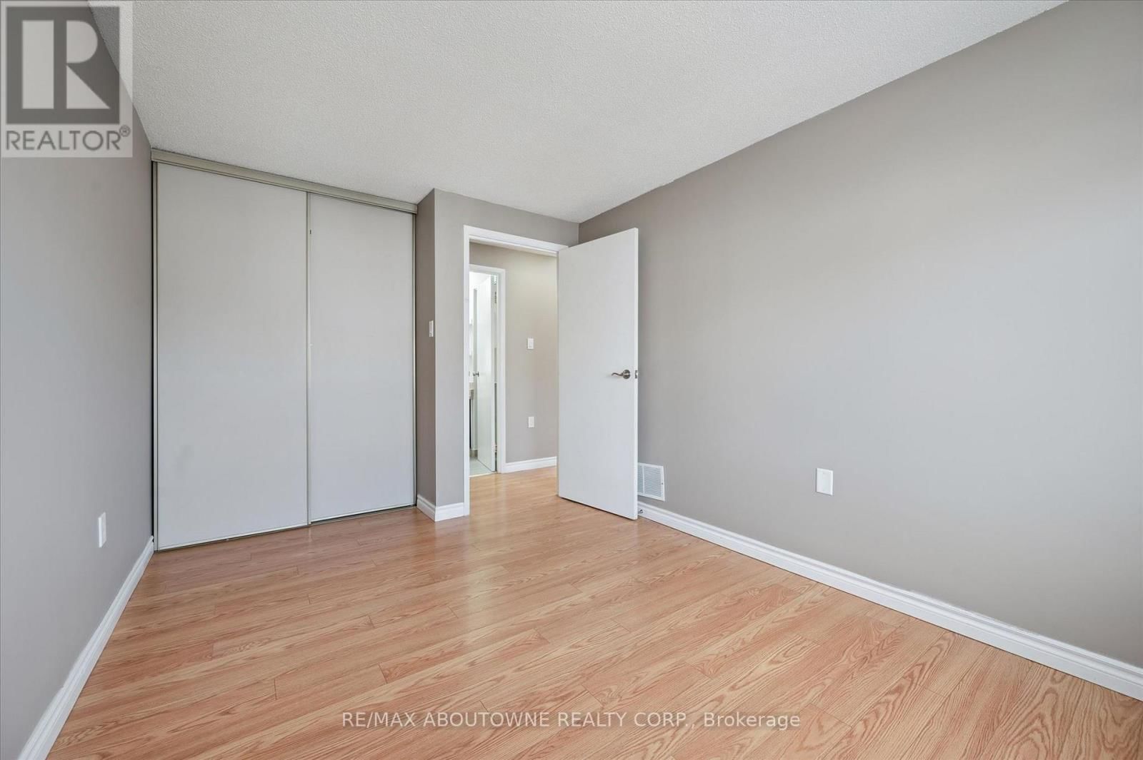 25 - 365 PIONEER DRIVE Image 18