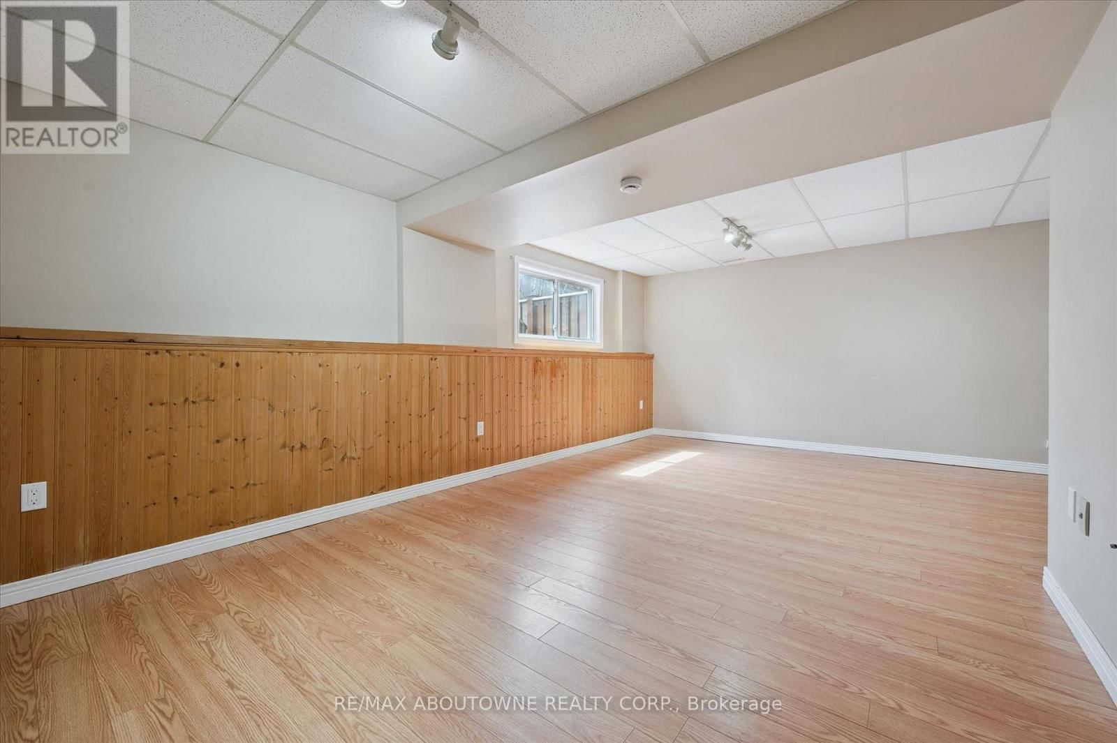 25 - 365 PIONEER DRIVE Image 25