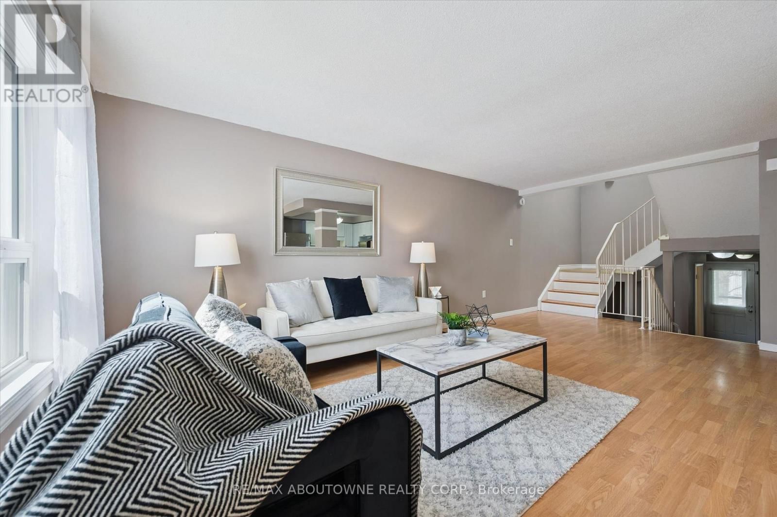 25 - 365 PIONEER DRIVE Image 8