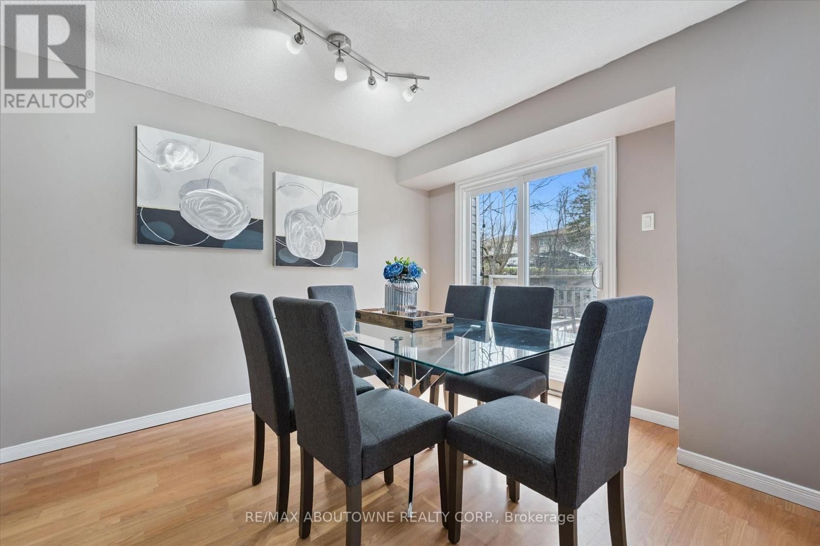 25 - 365 PIONEER DRIVE Image 9