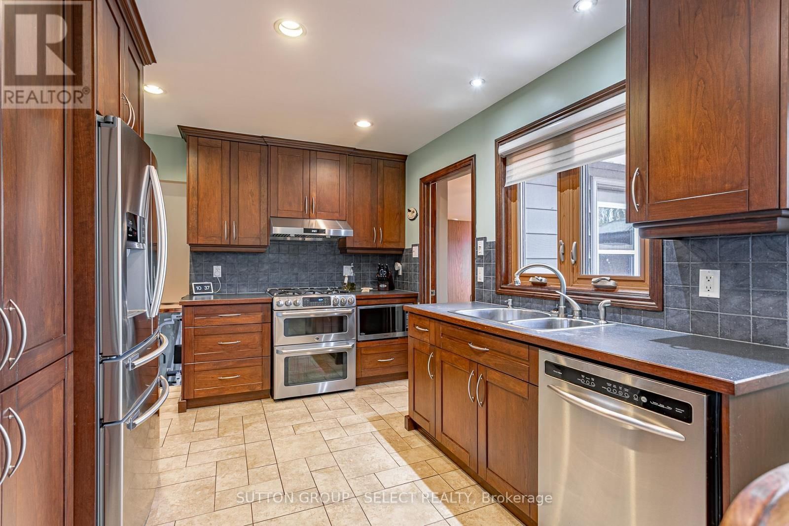 1054 CHIPPEWA DRIVE Image 13