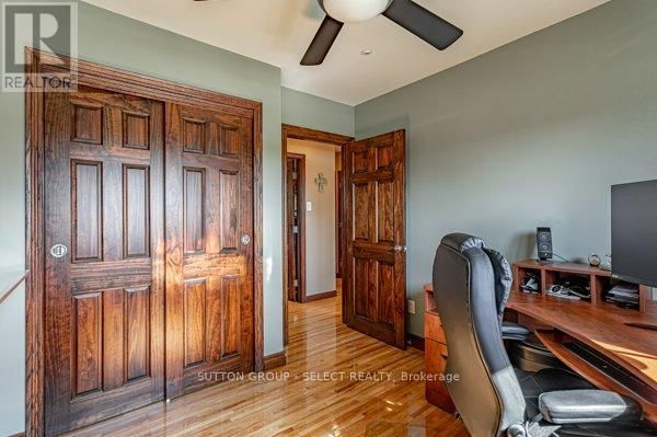 1054 CHIPPEWA DRIVE Image 16