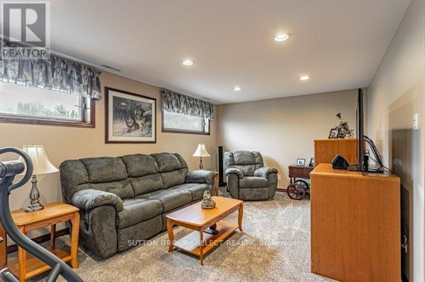 1054 CHIPPEWA DRIVE Image 21