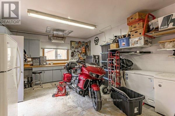 1054 CHIPPEWA DRIVE Image 24