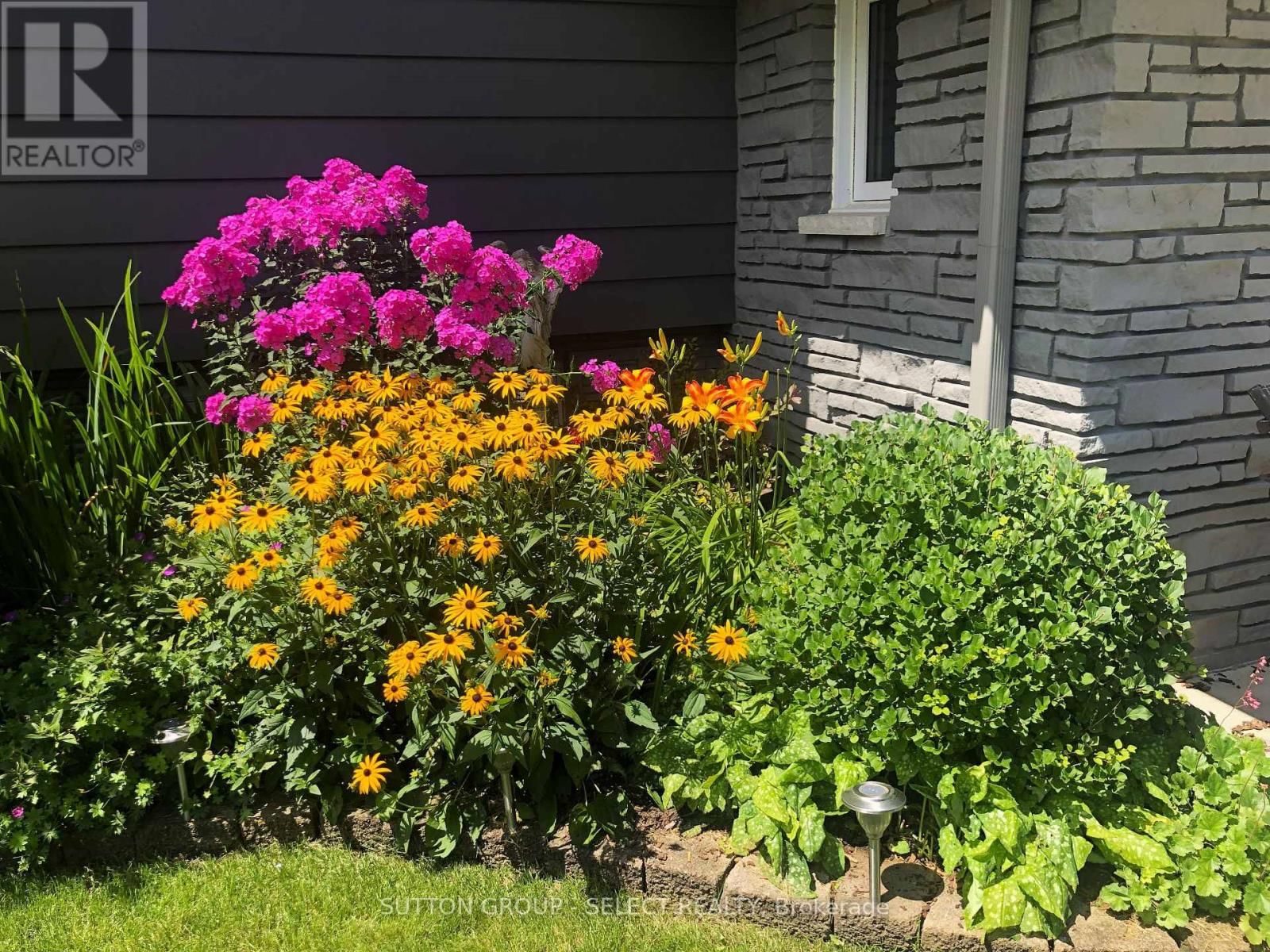 1054 CHIPPEWA DRIVE Image 29