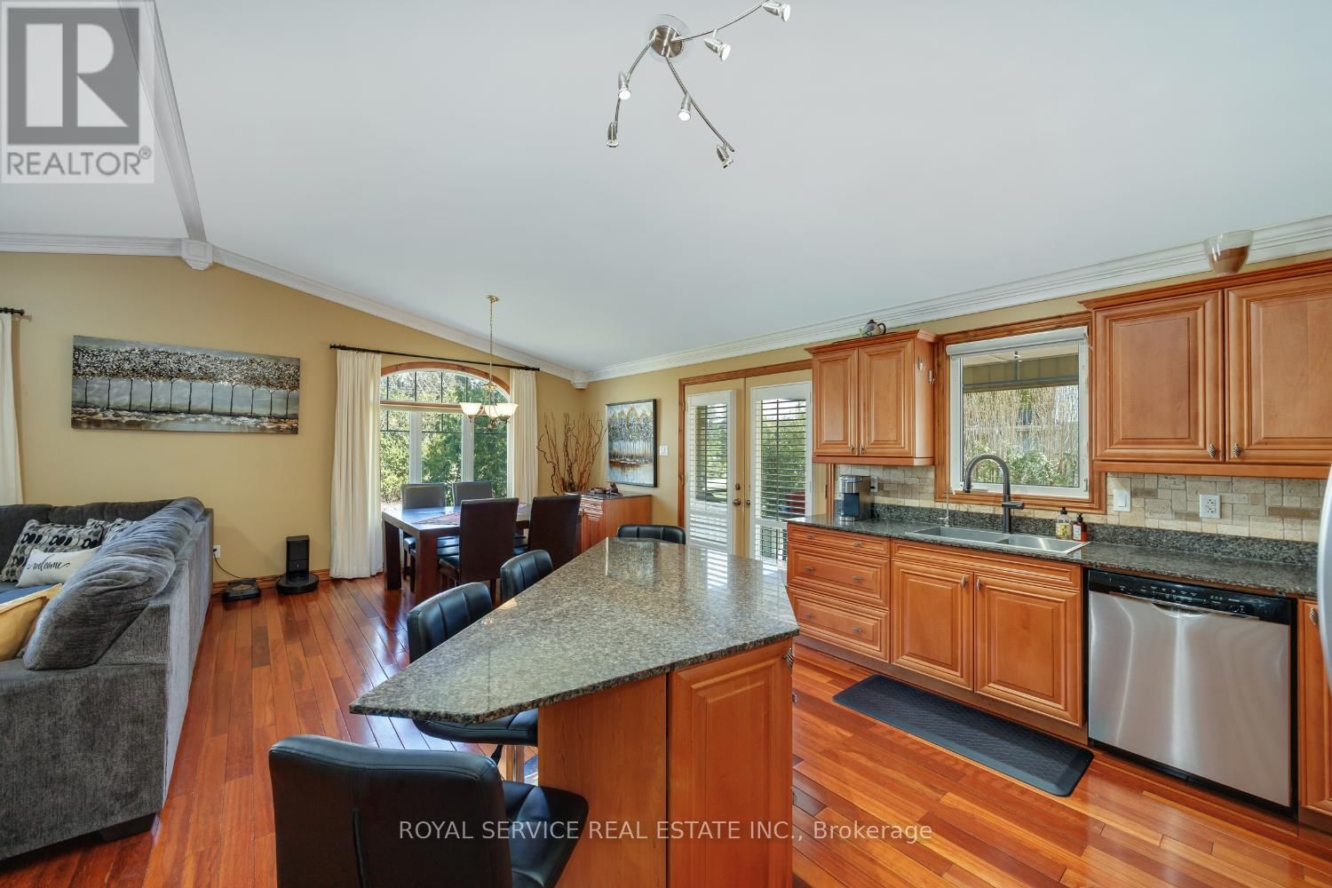 821 KIMBERLY DRIVE Image 13