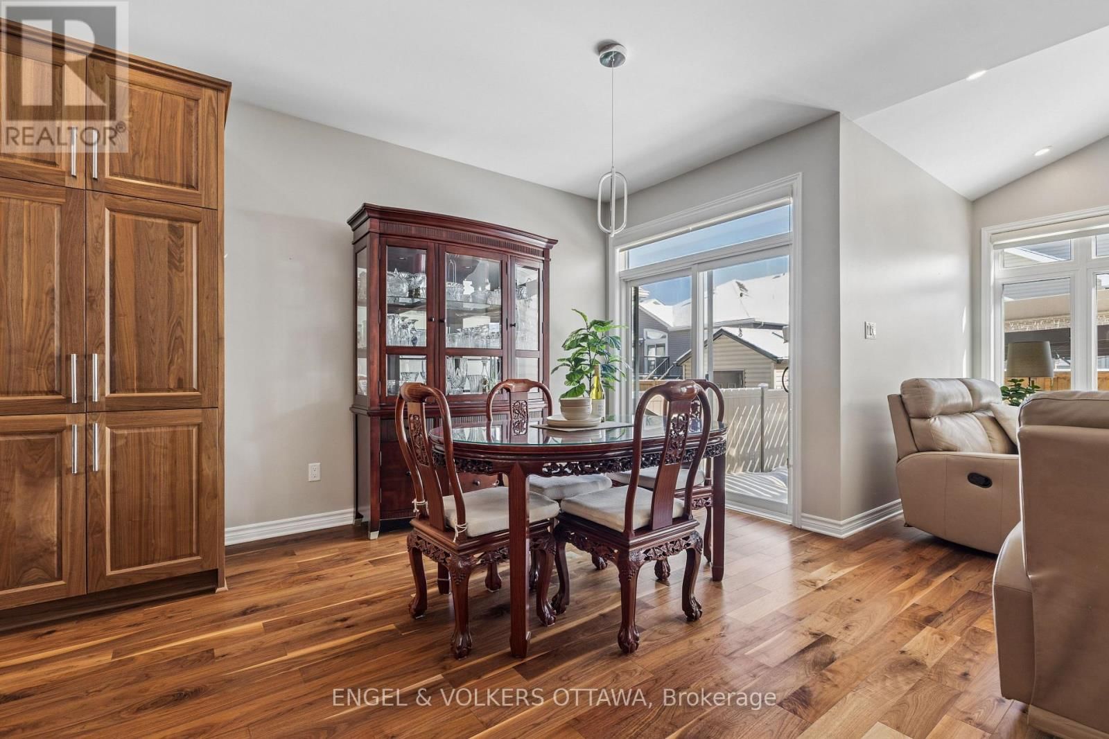 865 TEWIN CIRCLE Image 16