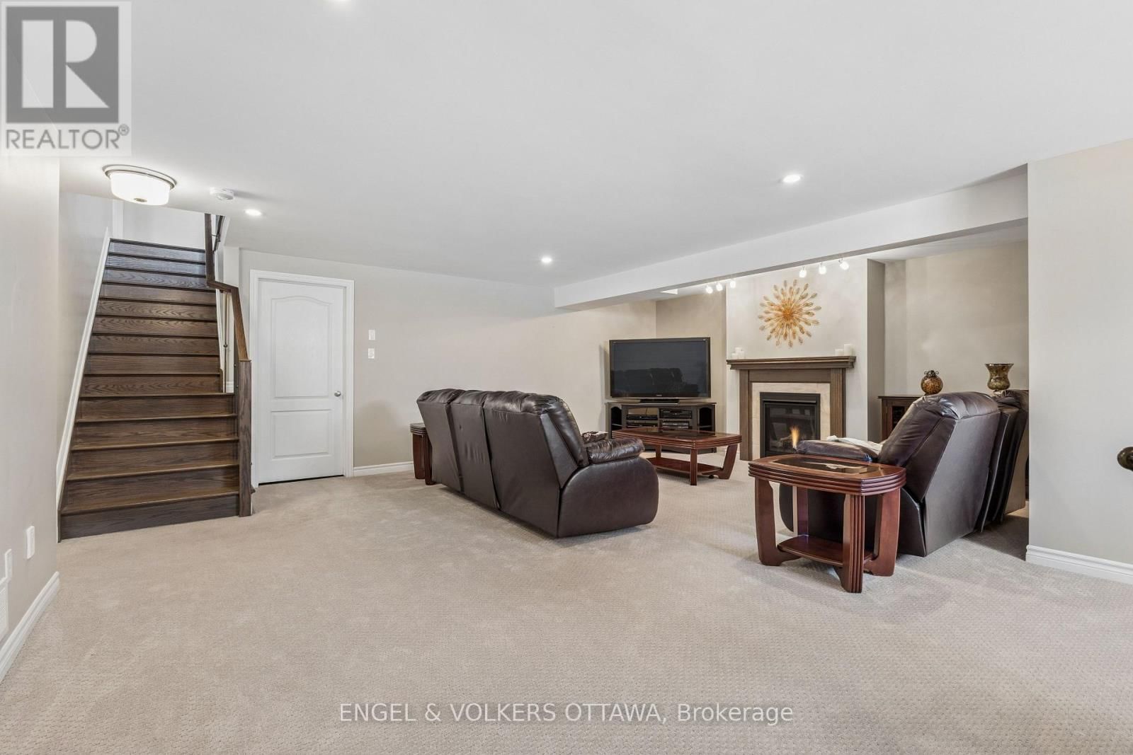 865 TEWIN CIRCLE Image 31