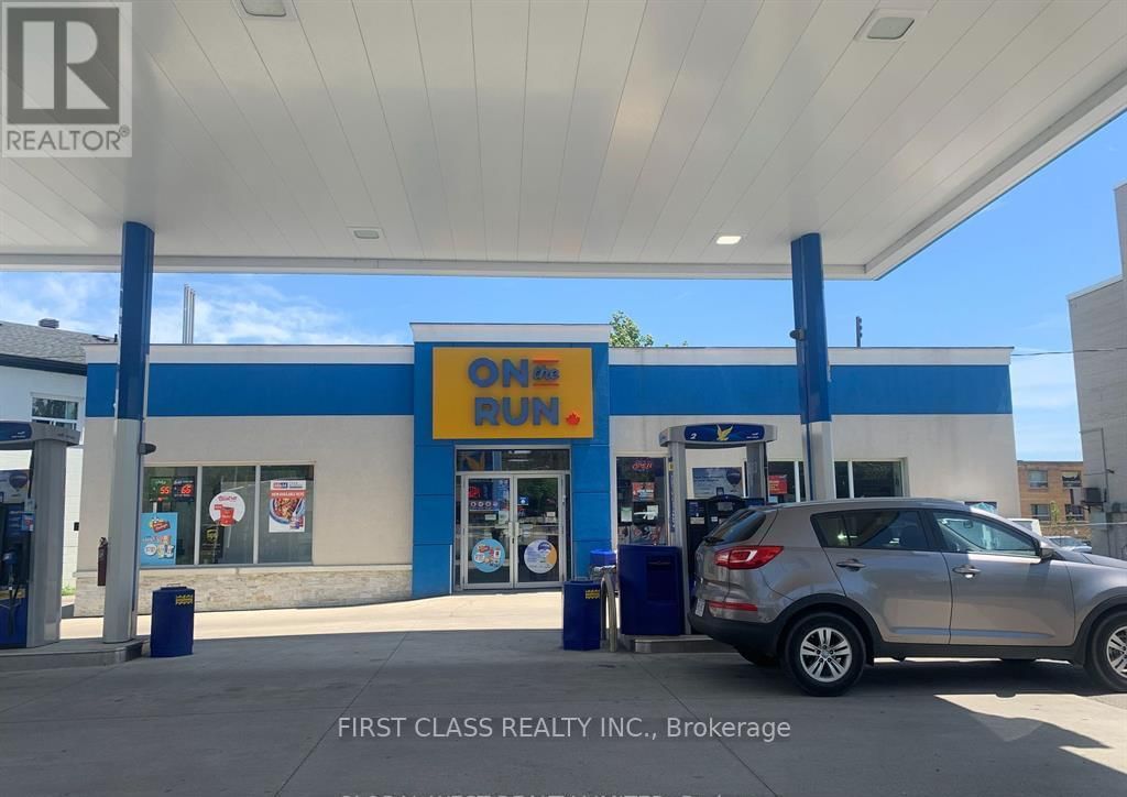 1837 MAIN STREET WEST Image 2