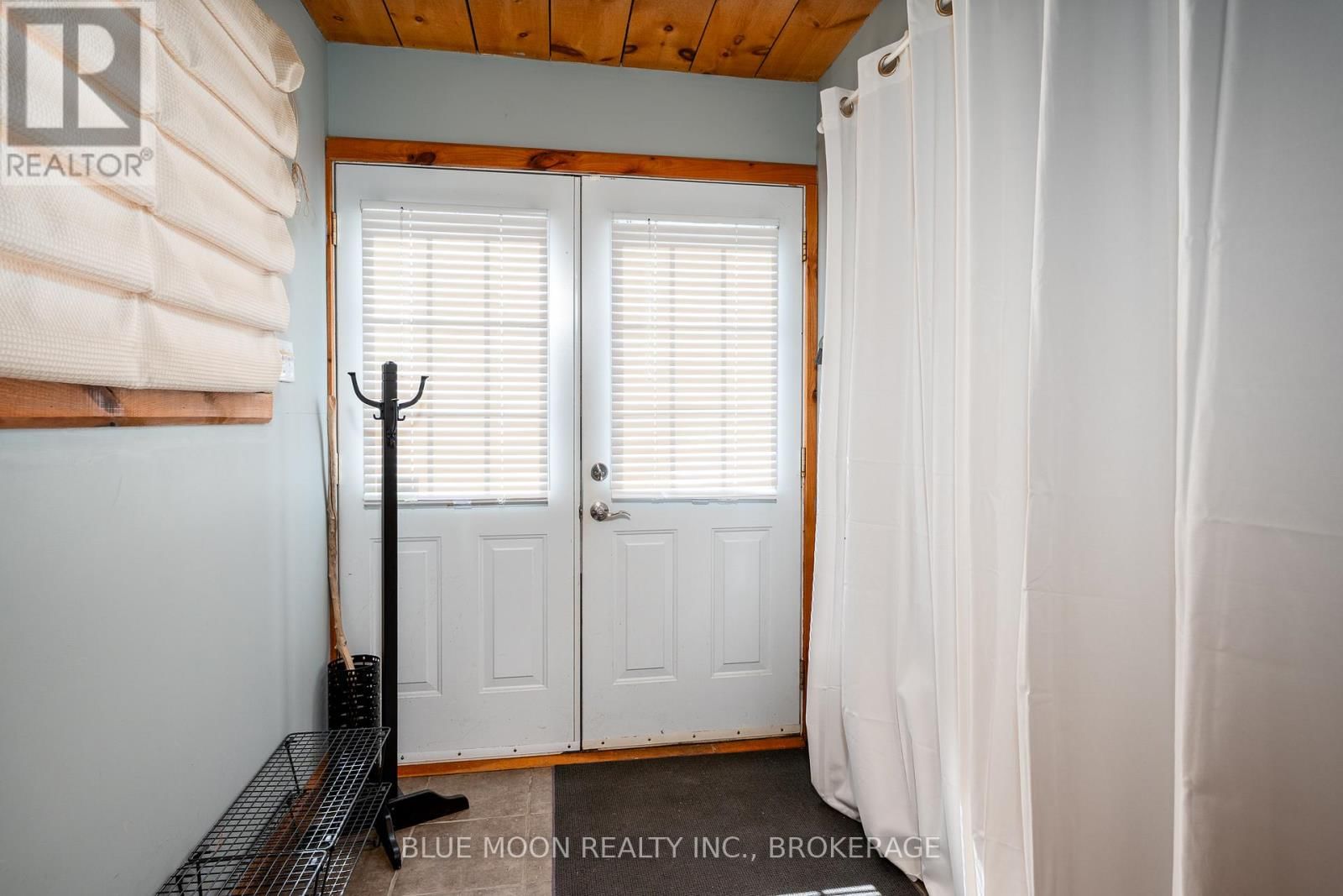 500 CLEAR LAKE LANE 31A Image 9